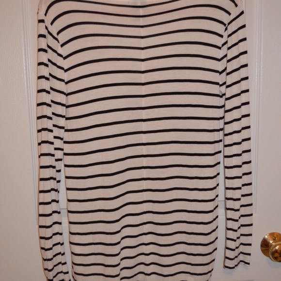 Black and White Stripe V Neck Top - Picture 3 of 3